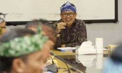 Sekretaris Daerah Kota Bandung Yossi Irianto saat menggelar Rapat Koordinasi