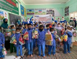 Tingkatkan Kebahagiaan, Ratusan Paket Mainan Dibagikan PWI Beserta IKWI Bagi Anak Yatim Piatu