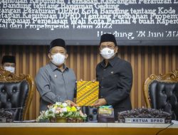 Walikota Sampaikan 4 Raperda Kepada DPRD Kota Bandung