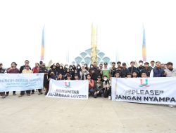 Ketua DPRD Kota Bandung Tedy Rusmawan Apresiasi Aksi Bebersih Masjid Raya Al-Jabbar