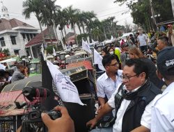 Ekspedisi Geopark Kaldera Toba SMSI Disambut Puluhan Becak BSA Siantar Meriahkan HPN 2023