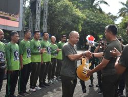 Dukung Tugas Prajurit Ajendam, Pangdam III/Siliwangi Serahkan Seperangkat Alat Musik