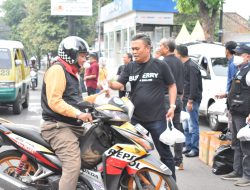 PWI Beserta IKWI Kota Bandung Bagikan Ratusan Tajil Gratis