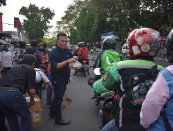 Dukungan Terus Mengalir, PWI & IKWI Kota Bandung Bagikan Takjil Cuma-cuma