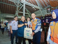 Dishub Bagikan 1.800 Paket Sembako Kepada Jukir dan Pegawai Non ASN