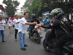 PWI dan IKWI Kota Bandung Berbagi Diikuti Kapendam Siliwangi, Ribuan Takjil Gratis Tersalurkan