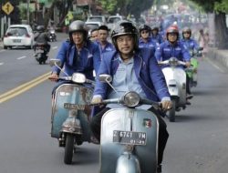 Pendaftaran Bacaleg Partai Demokrat Ciamis ke KPU Konvoi Gunakan Vespa