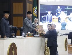 Paripurna DPRD Jabar Bahas Penyampaian Nota Gubernur terkait 5 Raperda dan Usul Prakarsa
