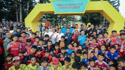 Trofi Piala Dunia U-17 2023 Dipamerkan di Kota Bandung, Masyarakat Sambut Antusias