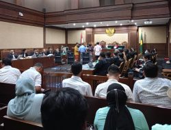 Timothy: Hubungan Dadan Tri dan Tanaka Urusan Bisnis