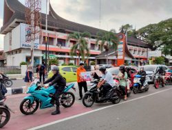Pos Indonesia Secara Serentak Gelar Program TJSL Bagikan Takjil dan Sembako