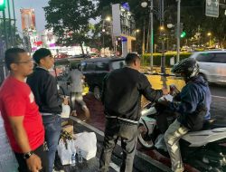 Raih Berkah Ramadan, Komunitas Motor D’Bronx Bagi-bagikan Ratusan Takjil Gratis