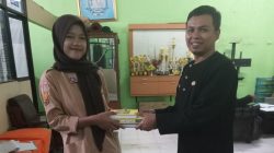 Saat SmartTren, Siswa SMAN 8 Bandung & SMKN 2 Baleendah Wakafkan Al Quran