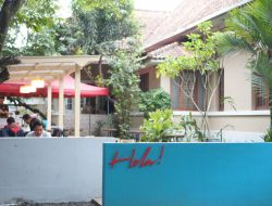 Nongkrong Ngopi Sambil Melukis, Datang Aja ke Hola Koffie di Jalan Braga