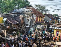Diskar PB Kota Bandung Lakukan Mitigasi Bagi Warga di Lokasi Pecahnya Pipa