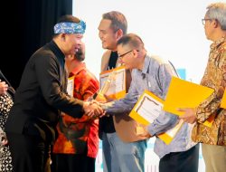 Pemkot Bandung Beri Penghargaan pada Koperasi Berprestasi dan Tiga Tokoh Koperasi