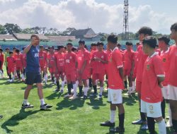 Eks Kiper Persib, Nova Arianto & Markus Haris Maulana Gelar Coaching Clinic