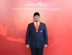 Menag Yaqut Cholil Qoumas Terima Bintang Mahaputera Utama dari Jokowi