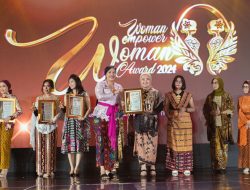 Direktur Komersial dan UMKM bank bjb Nancy Adistyasari Sabet Woman Empower Woman Award 2024