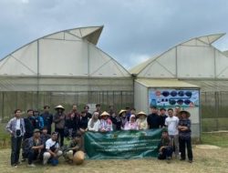 Bersama Mitra, Tim PKM USB Lakukan Studi Banding ke Kawasan Agro Wisata EPTILU Cikajang Garut