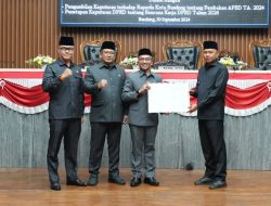 Rapat Paripurna DPRD Kota Bandung Tetapkan Raperda Perubahan APBD 2024