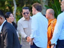 Presiden Prancis Emmanuel Macron Mengagumi Candi Borobudur