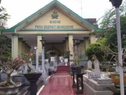 Pimpinan dan Anggota DPRD Kota Bandung Berziarah ke Makam Pendiri Bandung