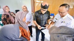 Tunjukkan Komitmen Realisasikan Aspirasi, Kang Edwin Senjaya Tebar Bantuan Sarana Olahraga