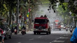 Pemkot Bandung Perkuat Mitigasi Abu Vulkanik, Masker hingga Penyemprotan Jalan
